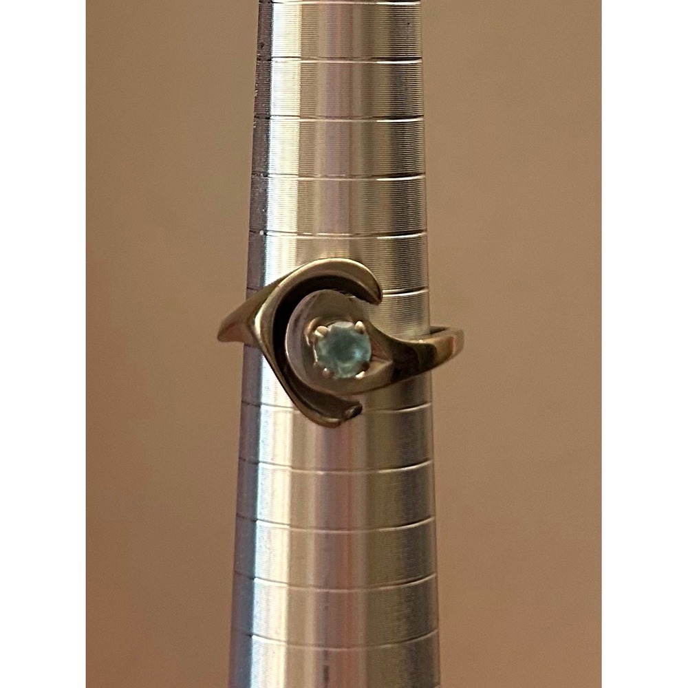 Silver Tone Metal Band Ring Bezel Set Round Blue Stone 1 Gem Size 7 2mm